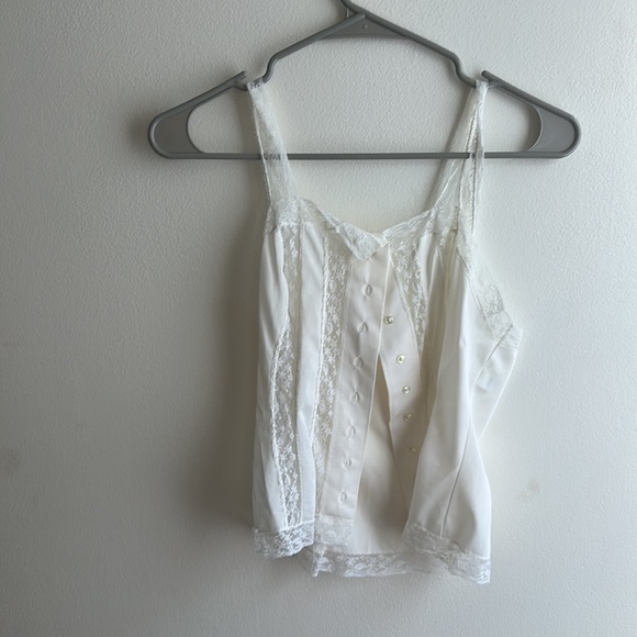 Vintage dainty lace button cami - Picture 2 of 8